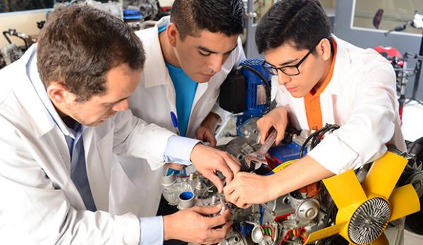 mejores universidades de ingeniería automotriz